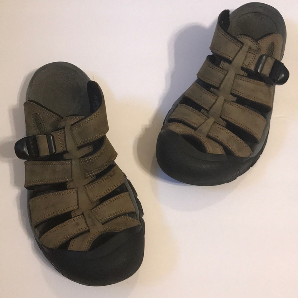 Keen shoes - waterproof - dark tan - 8.5 🌟